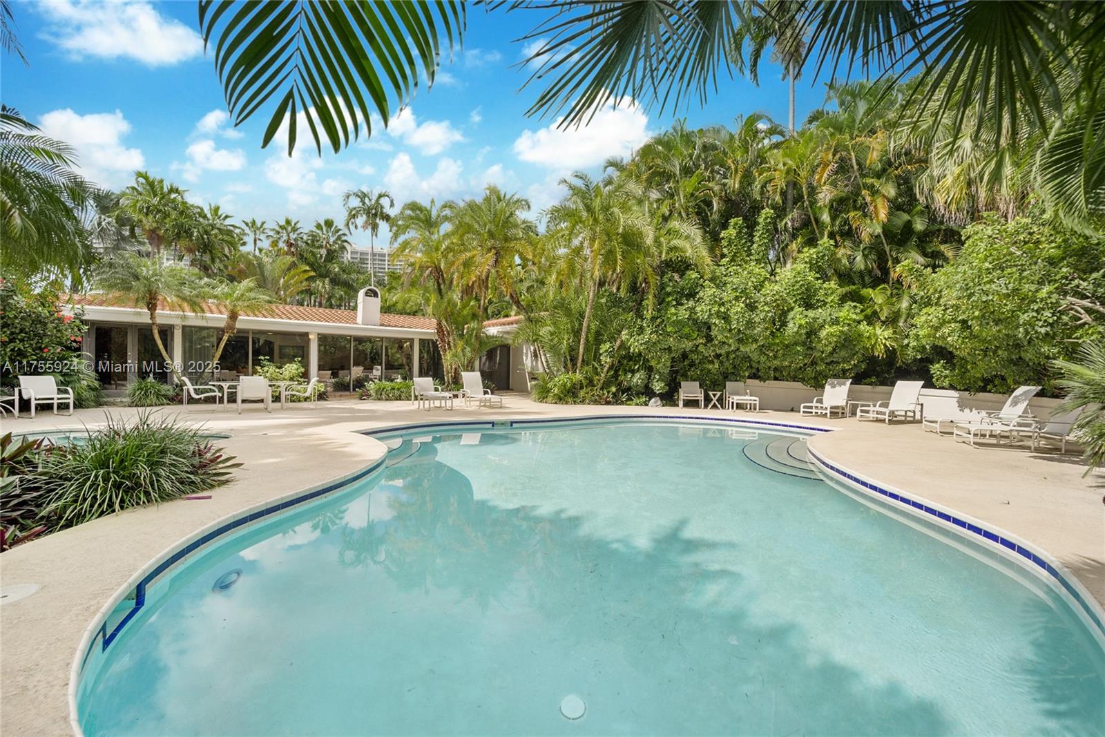 278 S Island Dr Property Photo