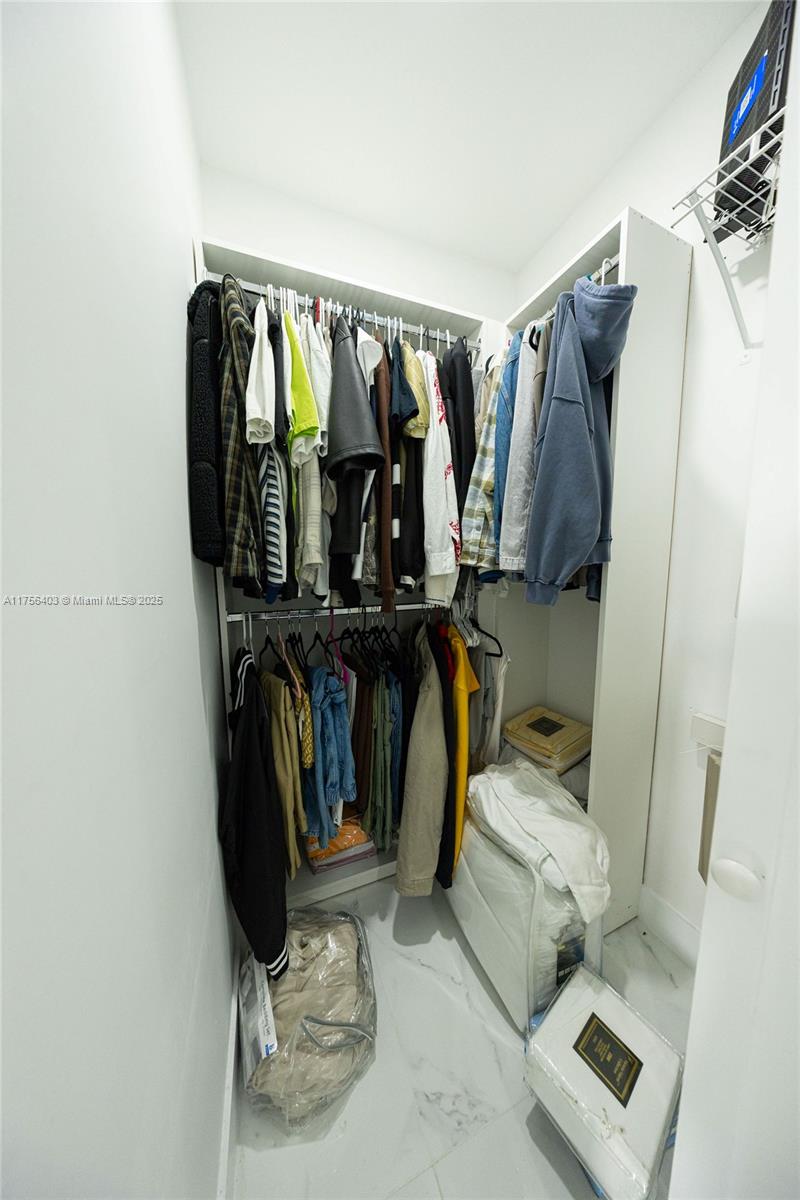 2122 Ne 39th Ter Property Photo 21