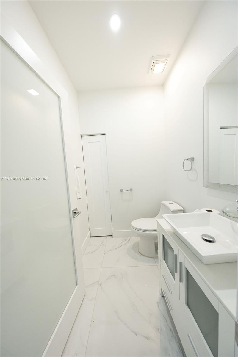2122 Ne 39th Ter Property Photo 37
