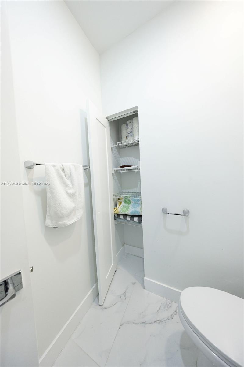 2122 Ne 39th Ter Property Photo 38