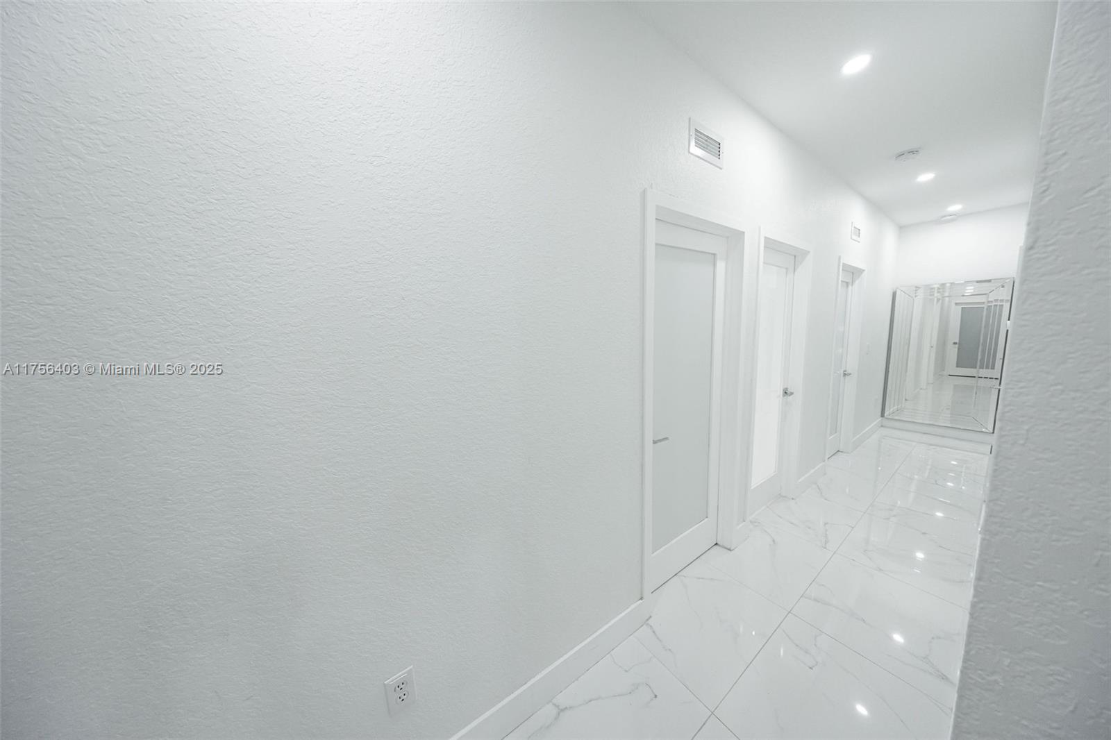 2122 Ne 39th Ter Property Photo 39