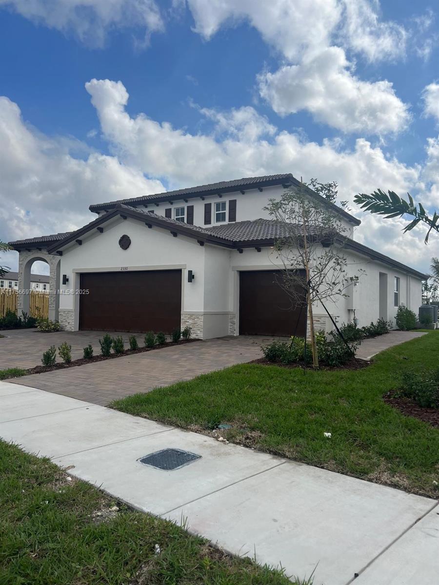 2330 Se 28 Dr 2330 Property Photo 2