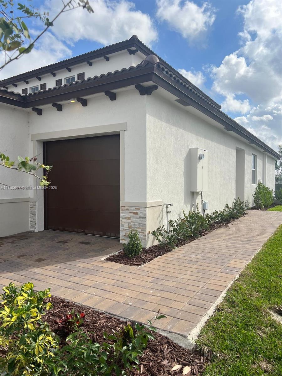 2330 Se 28 Dr 2330 Property Photo 4