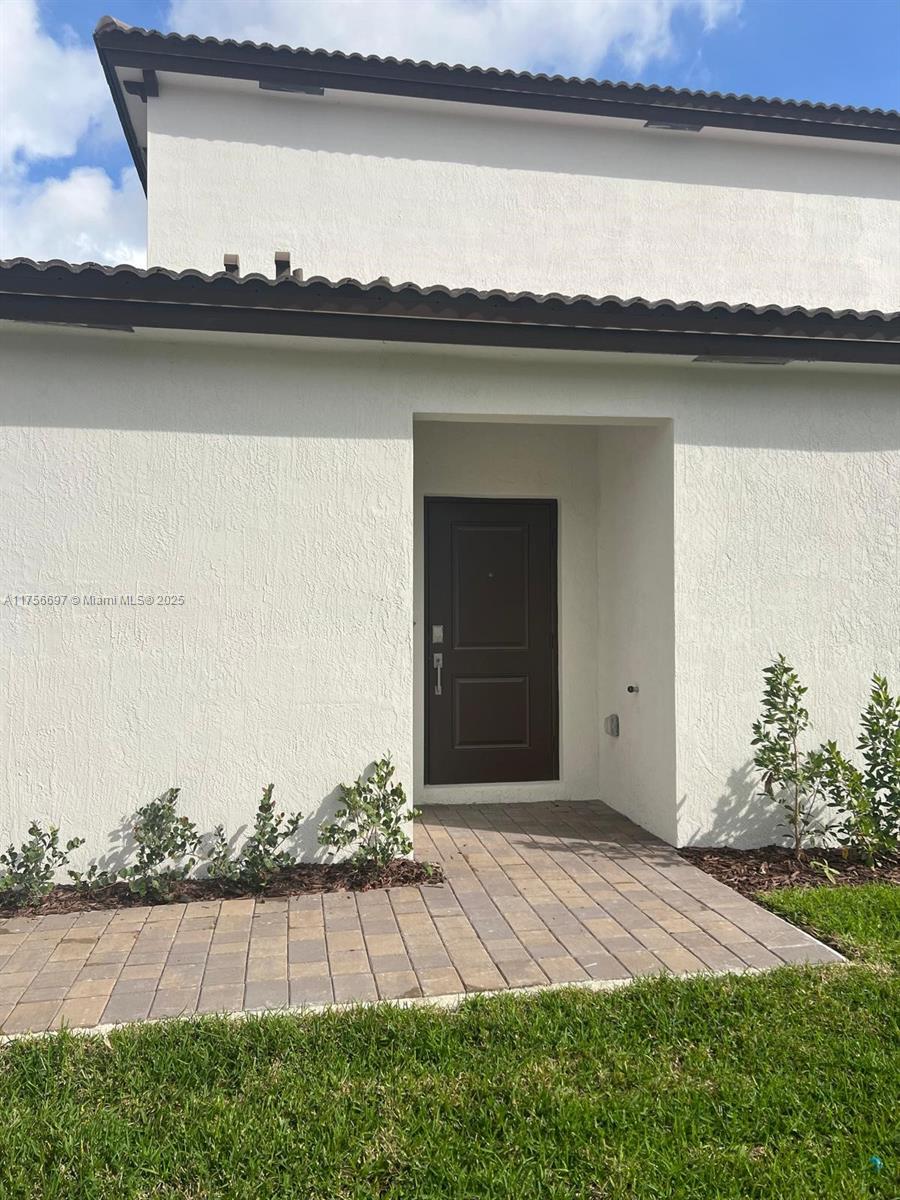 2330 Se 28 Dr 2330 Property Photo 5