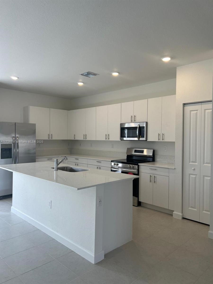 2330 Se 28 Dr 2330 Property Photo 13