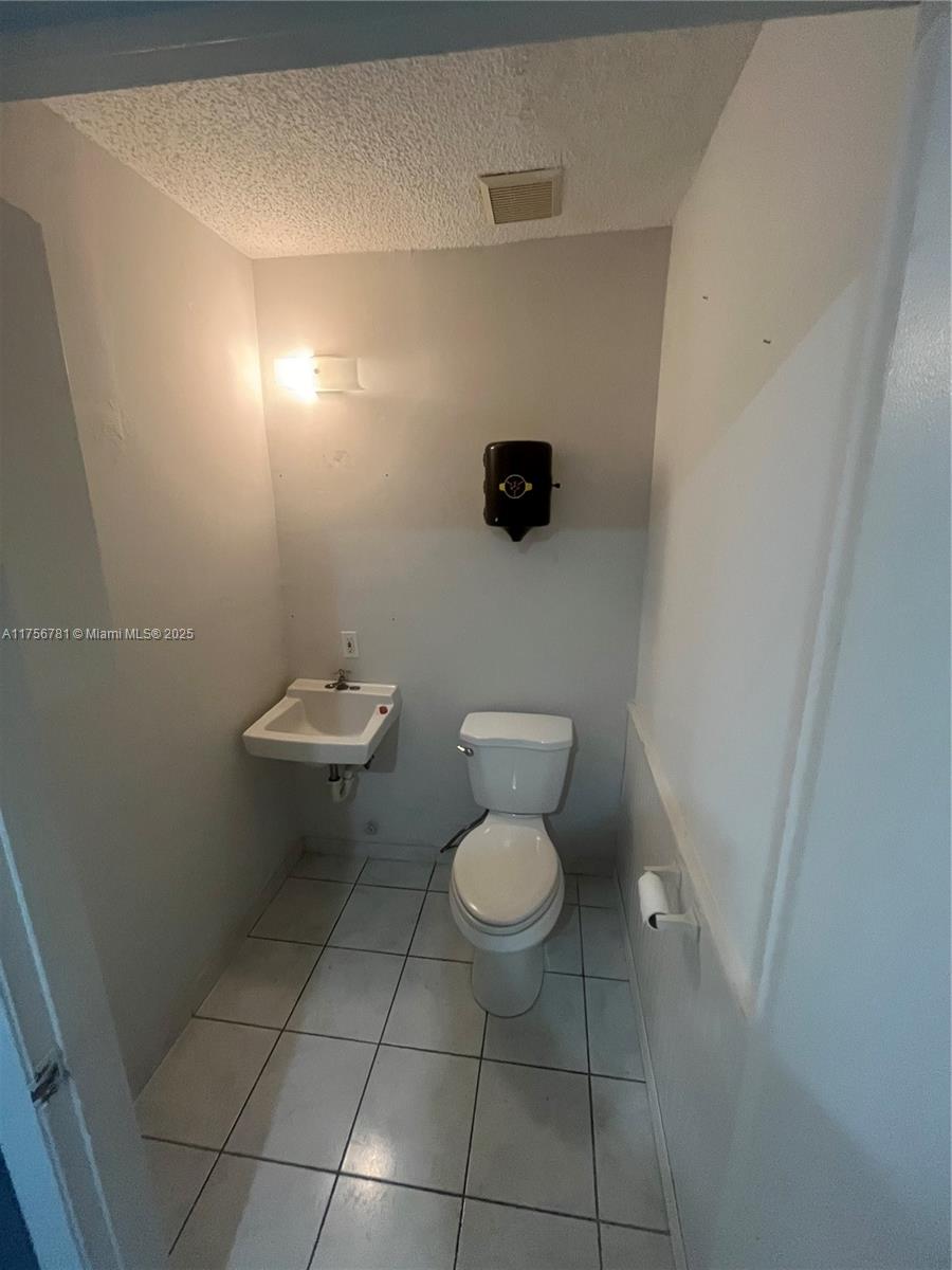 398 E 33rd St Property Photo 6
