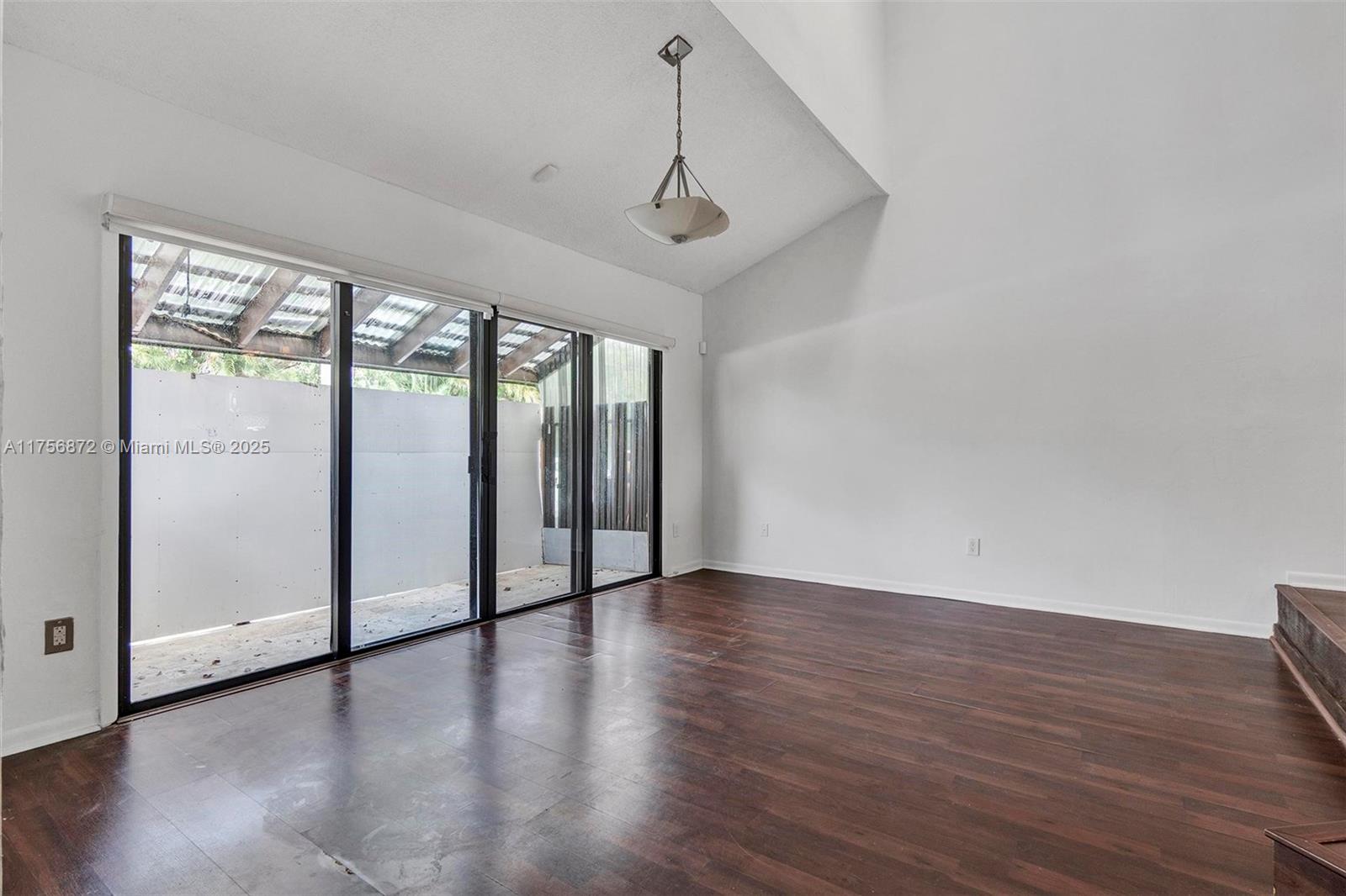 4263 S Pine Island Rd Property Photo 5