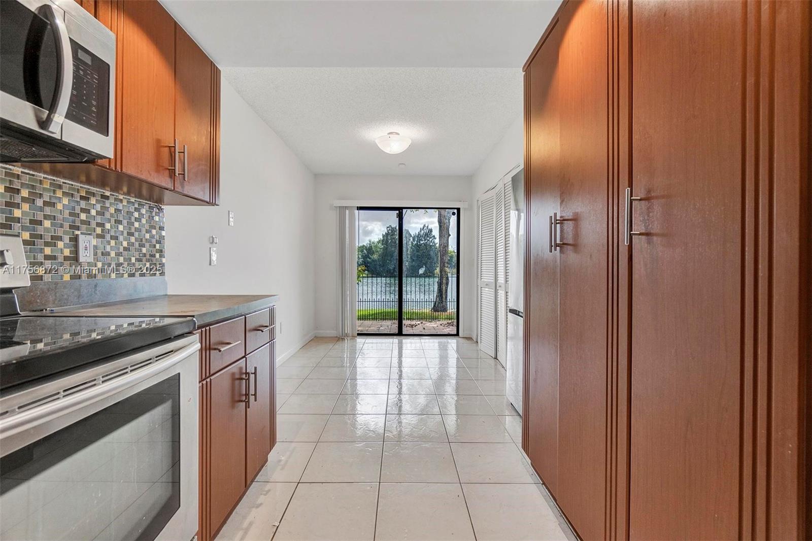 4263 S Pine Island Rd Property Photo 8