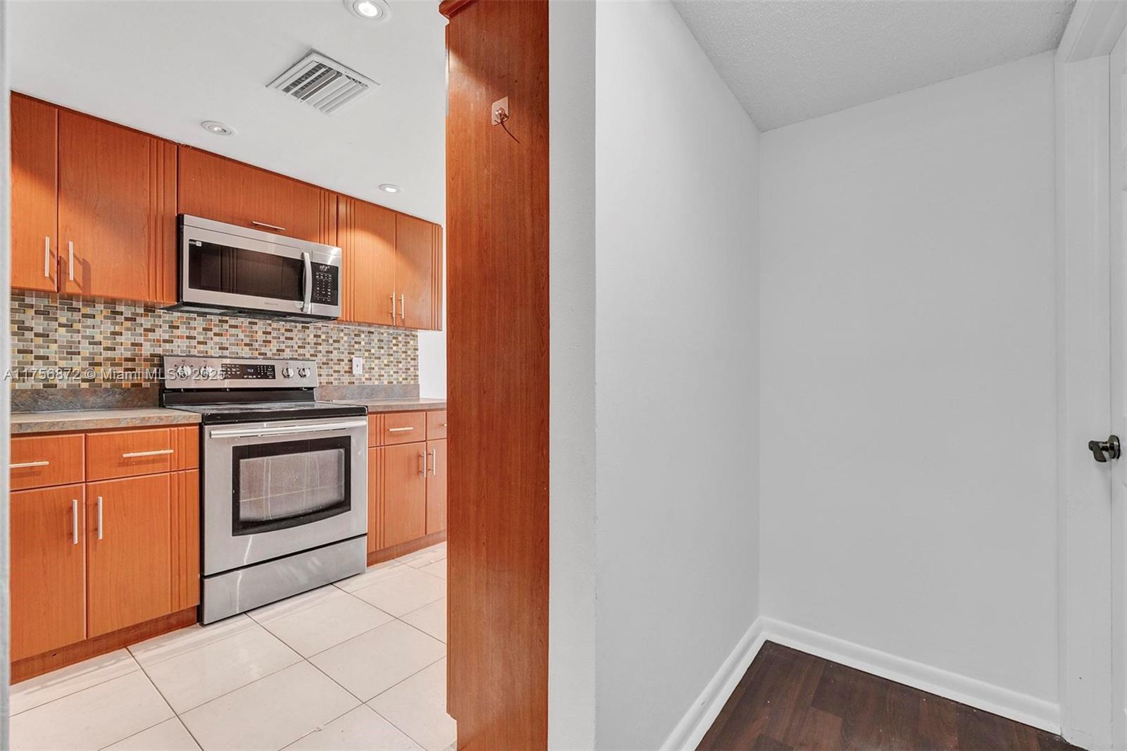 4263 S Pine Island Rd Property Photo 9