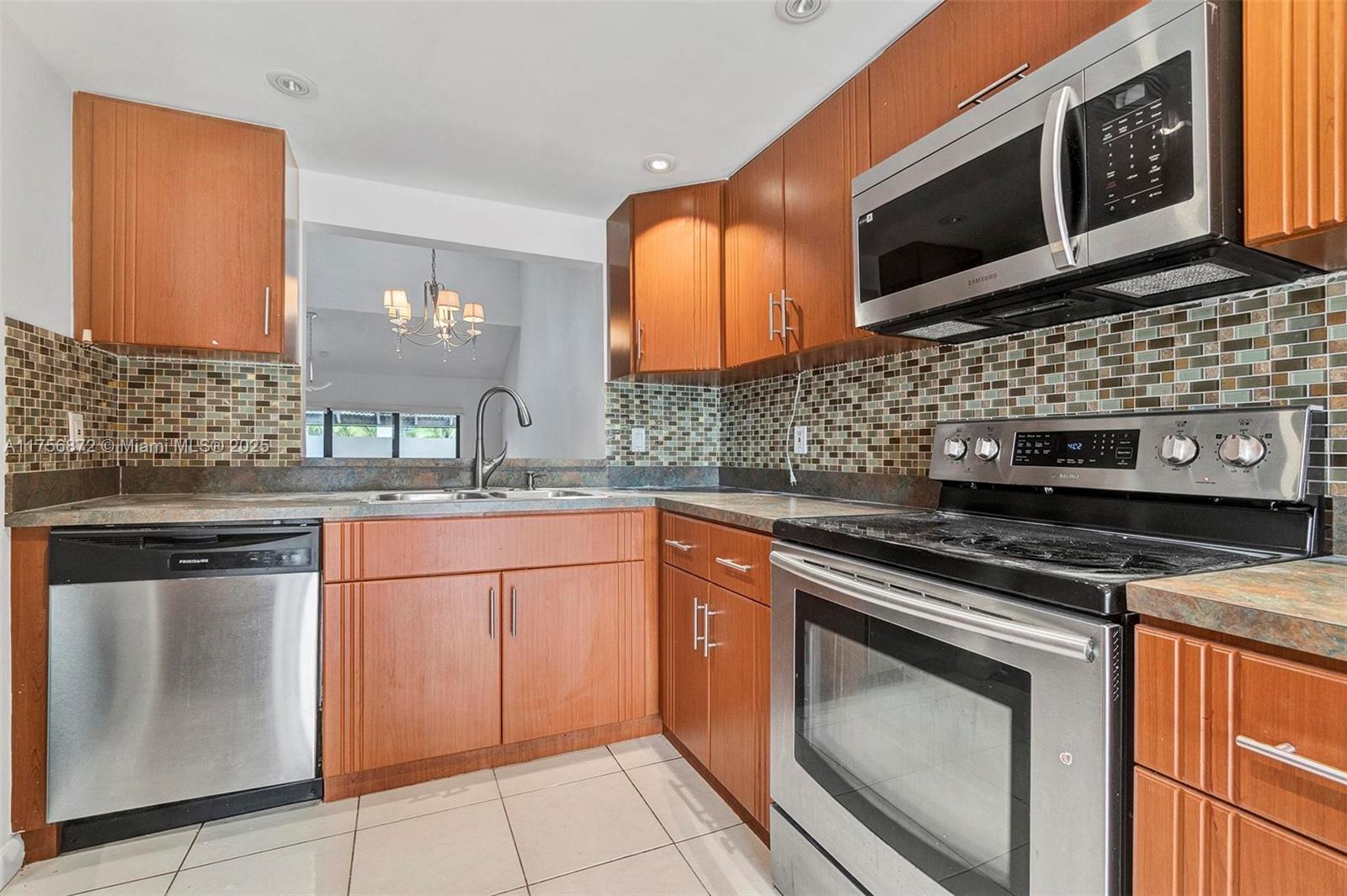 4263 S Pine Island Rd Property Photo 10