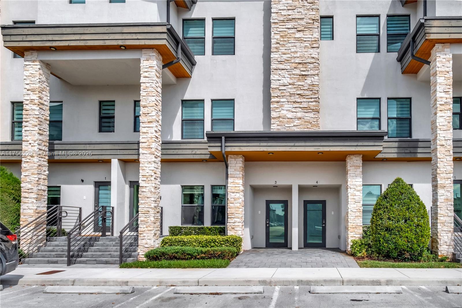 10473 NW 82nd St 3 Property Photo 1