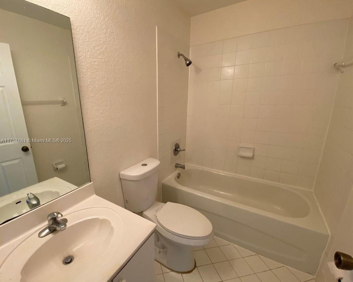 930 Ne 34th Ave 202 Property Photo 16