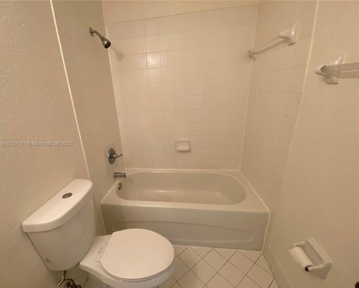 930 Ne 34th Ave 202 Property Photo 17