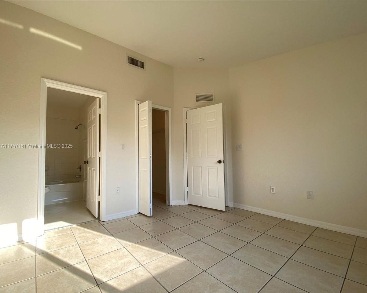 930 Ne 34th Ave 202 Property Photo 25