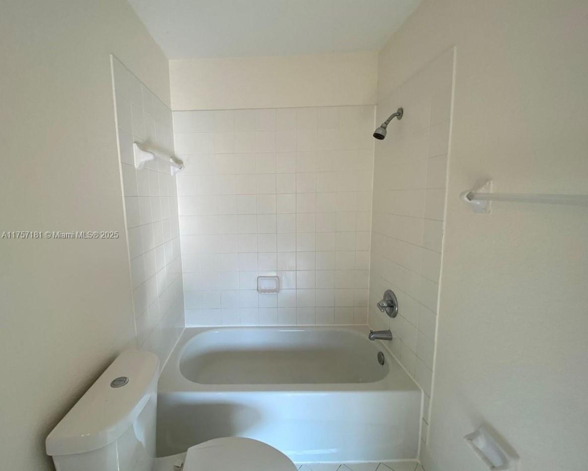 930 Ne 34th Ave 202 Property Photo 28