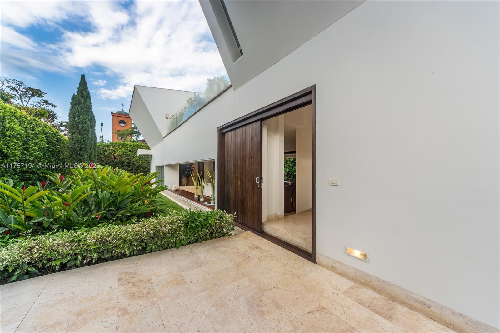 Carrera 142 N 18 A 80 Property Photo 3