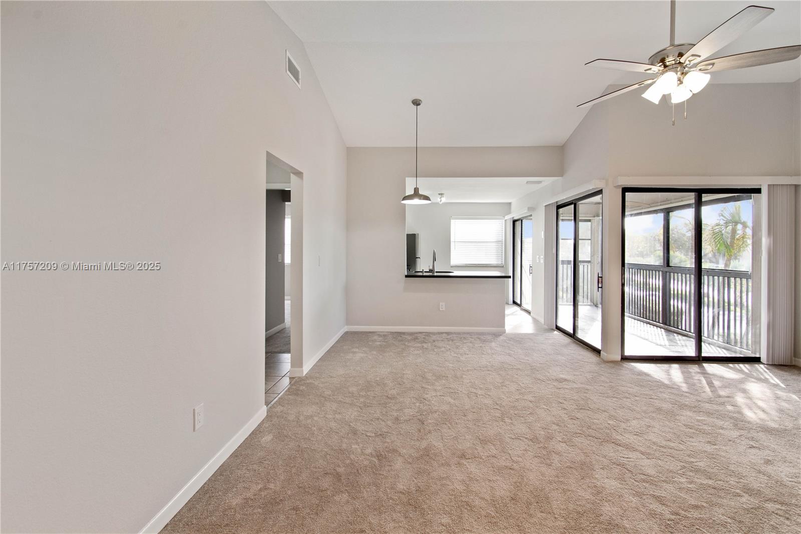 1197 Washington Cir 1197a Property Photo 3