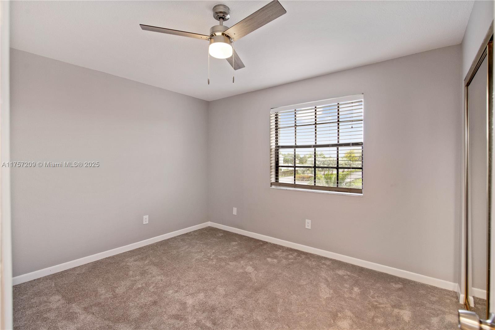 1197 Washington Cir 1197a Property Photo 4