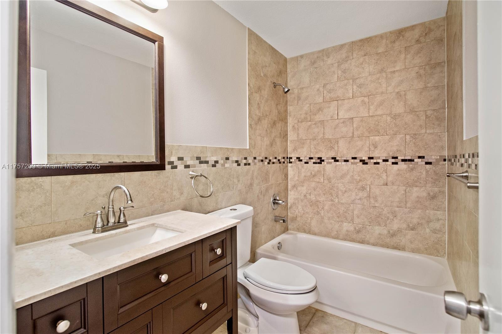 1197 Washington Cir 1197a Property Photo 5