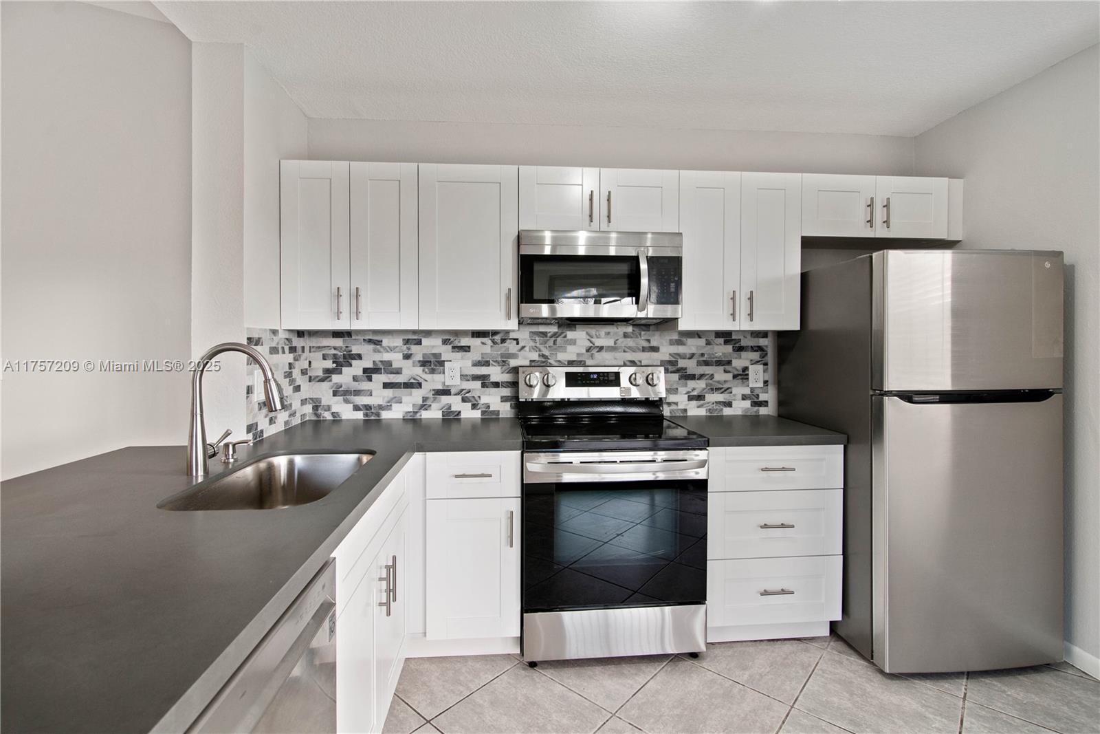1197 Washington Cir 1197a Property Photo 8