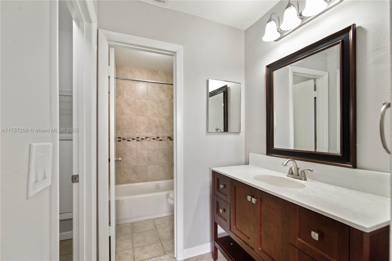 1197 Washington Cir 1197a Property Photo 11