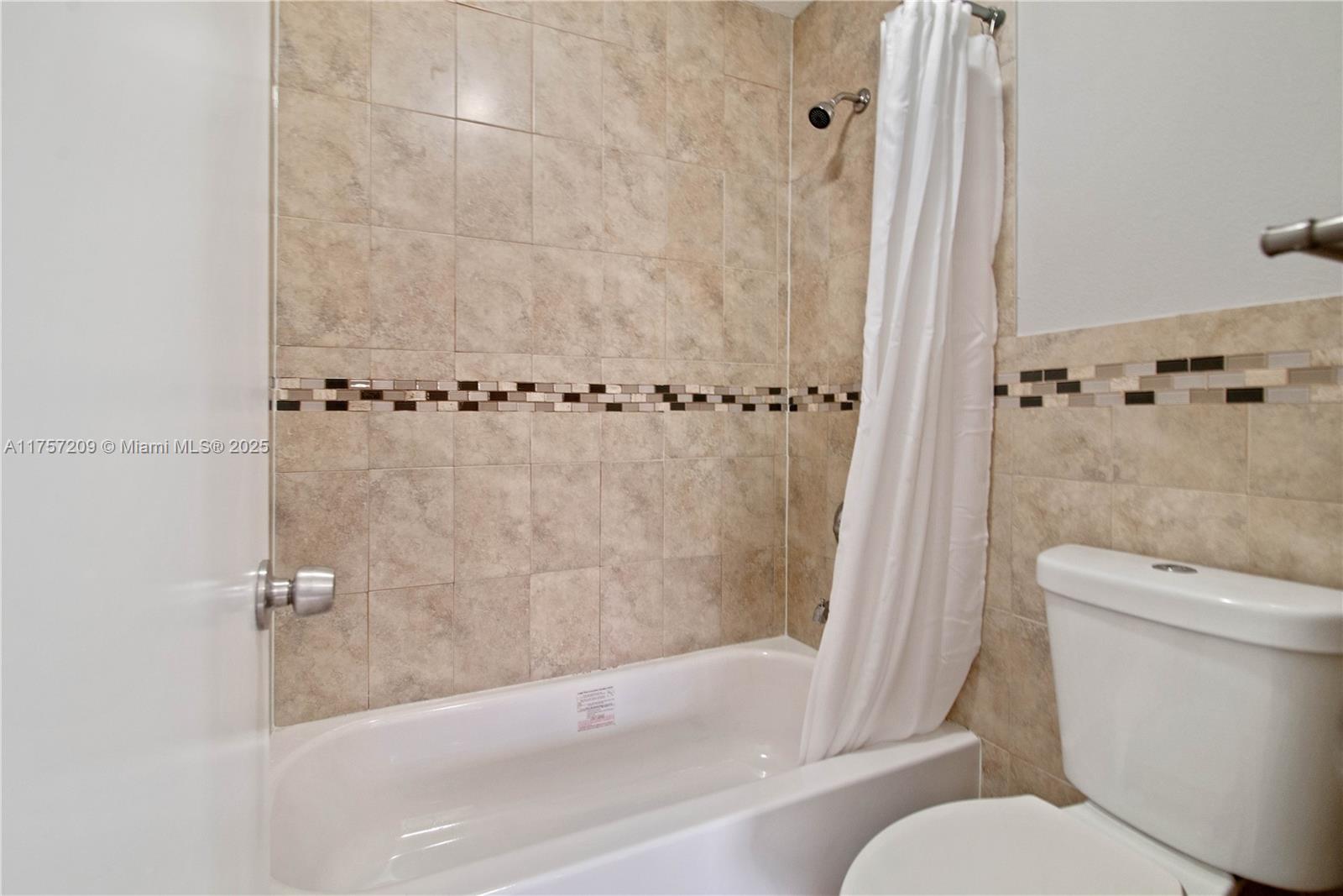 1197 Washington Cir 1197a Property Photo 14
