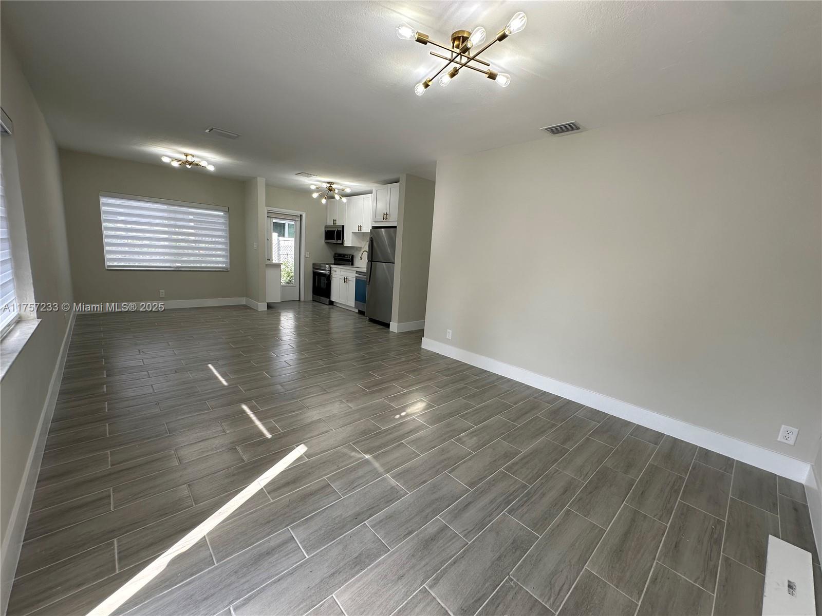 1300 Nw 7th Ter Property Photo 3