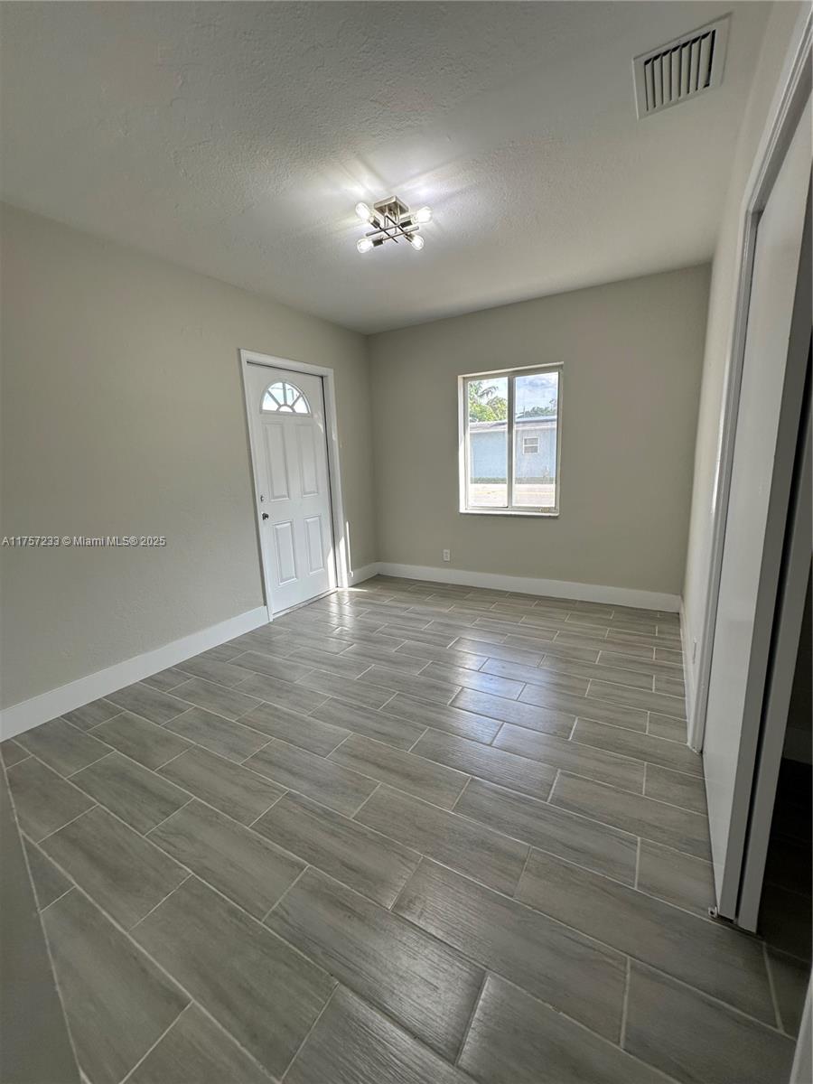 1300 Nw 7th Ter Property Photo 8