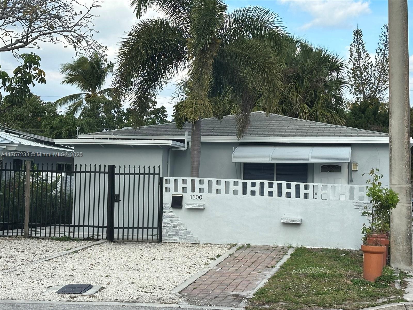 1300 Nw 7th Ter Property Photo 17