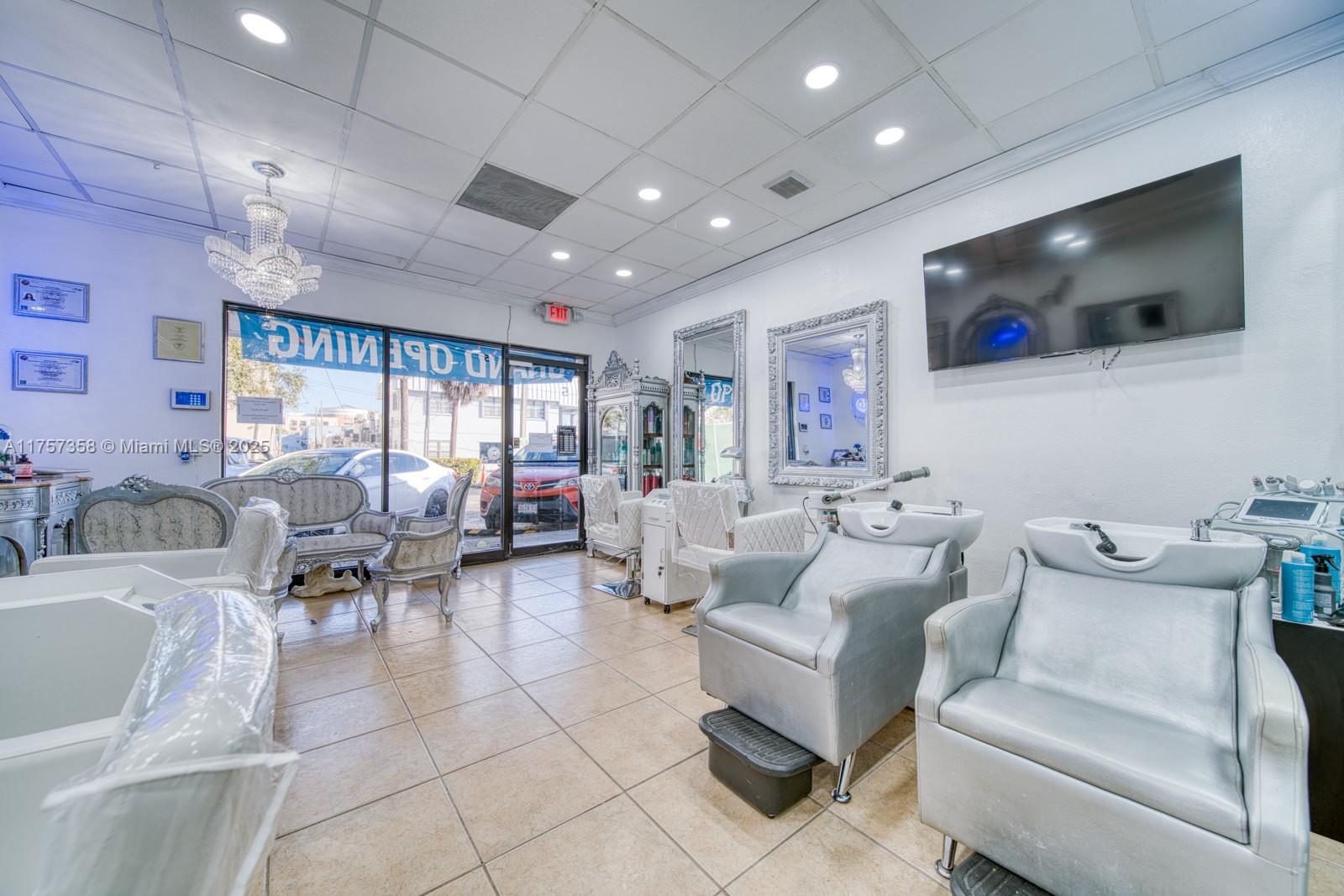 Beauty Salon For Sale 0n Sunset Blvd Property Photo 2