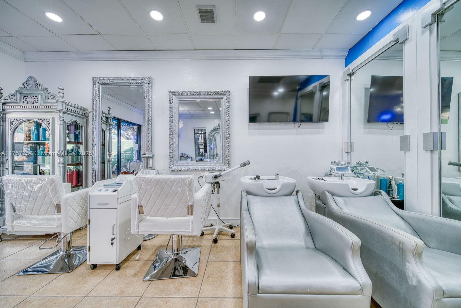 Beauty Salon For Sale 0n Sunset Blvd Property Photo 4