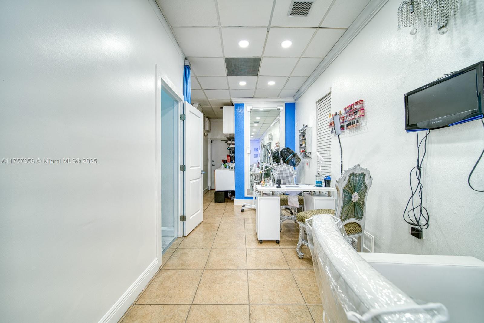 Beauty Salon For Sale 0n Sunset Blvd Property Photo 7