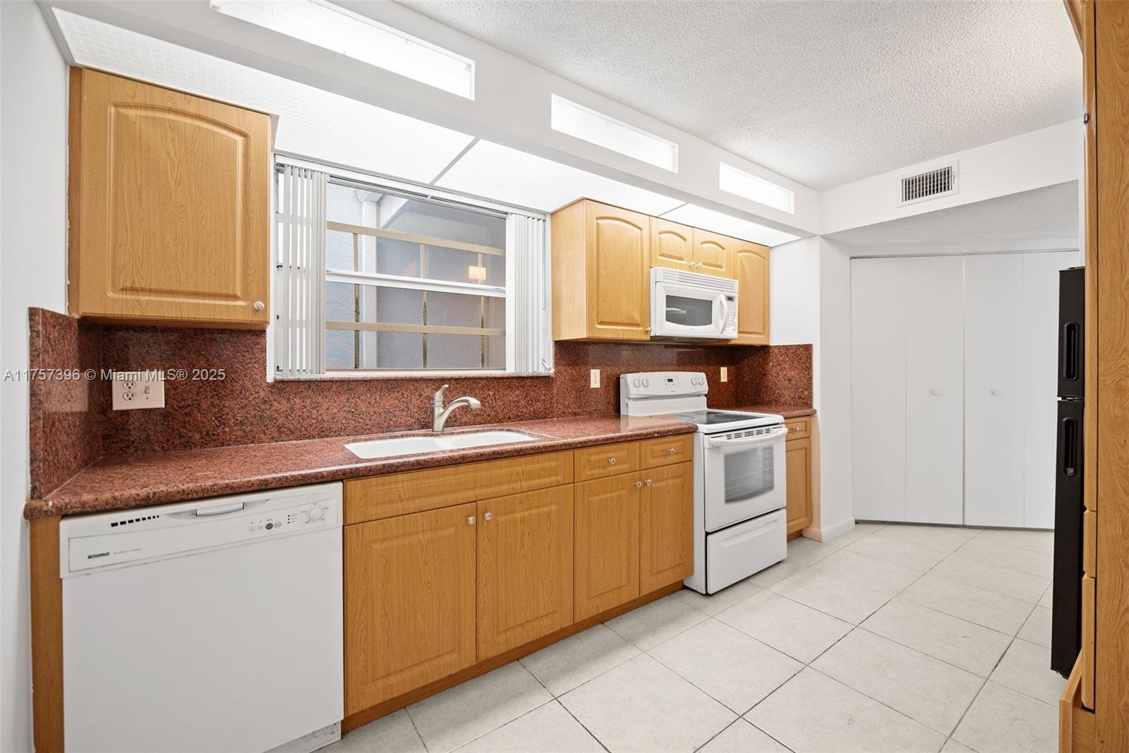 2643 Se 19th Ct 103-d Property Photo 12