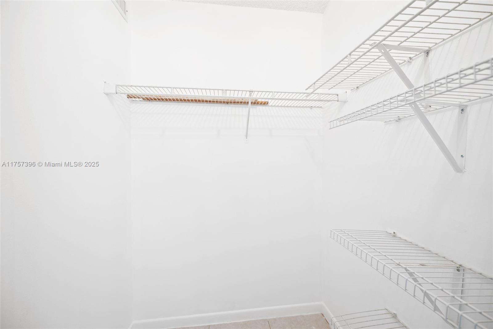 2643 Se 19th Ct 103-d Property Photo 21