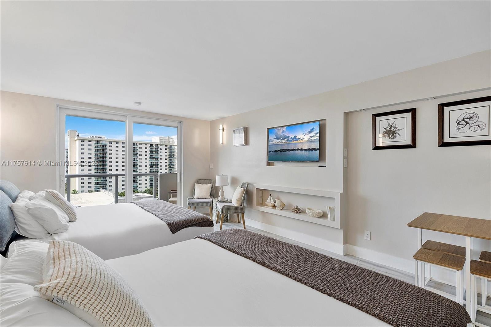 19201 Collins Ave 938 Property Photo 1