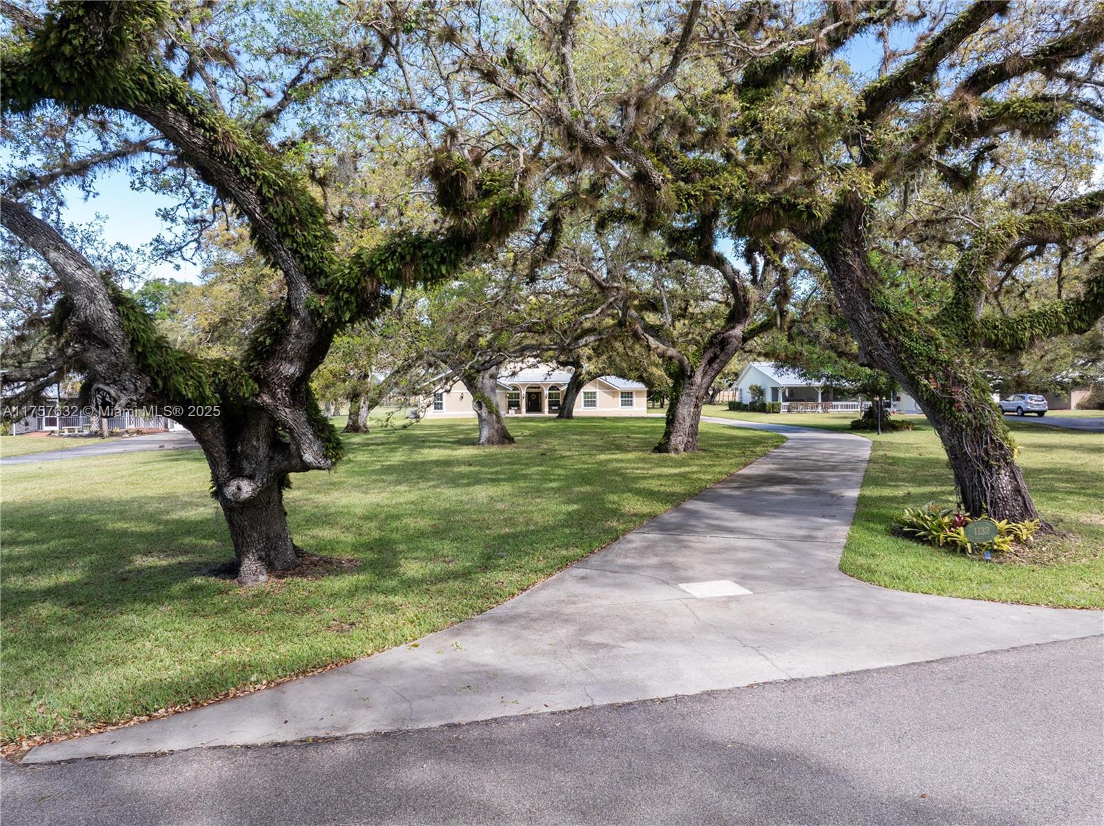 1132 Riverbend Dr Property Photo