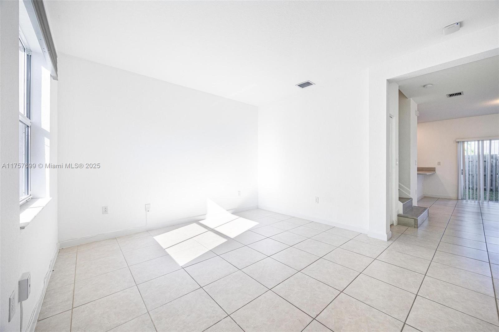 2713 Se 15th St 1509 Property Photo 6