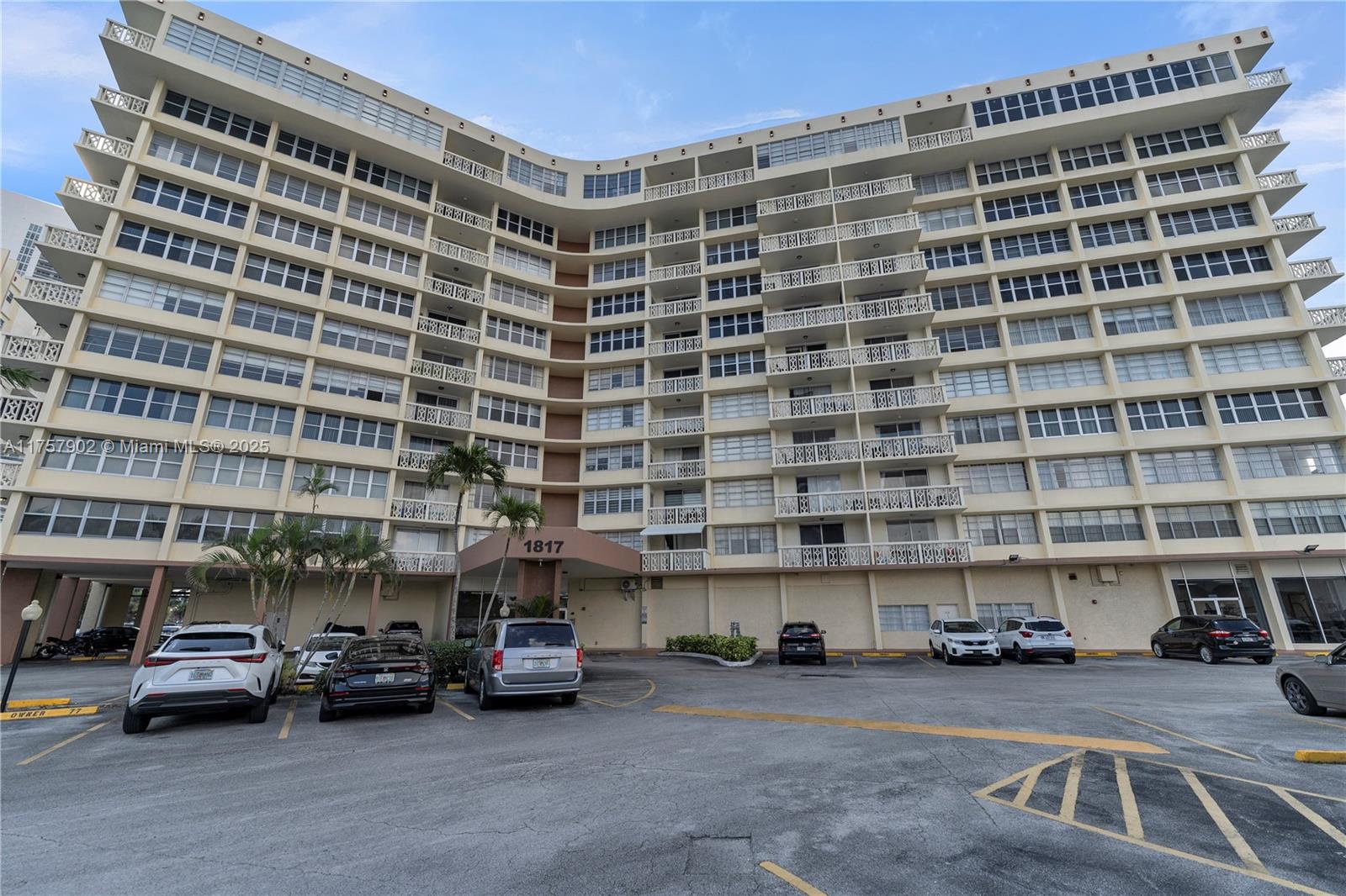 1817 S Ocean Dr 827 Property Photo 1