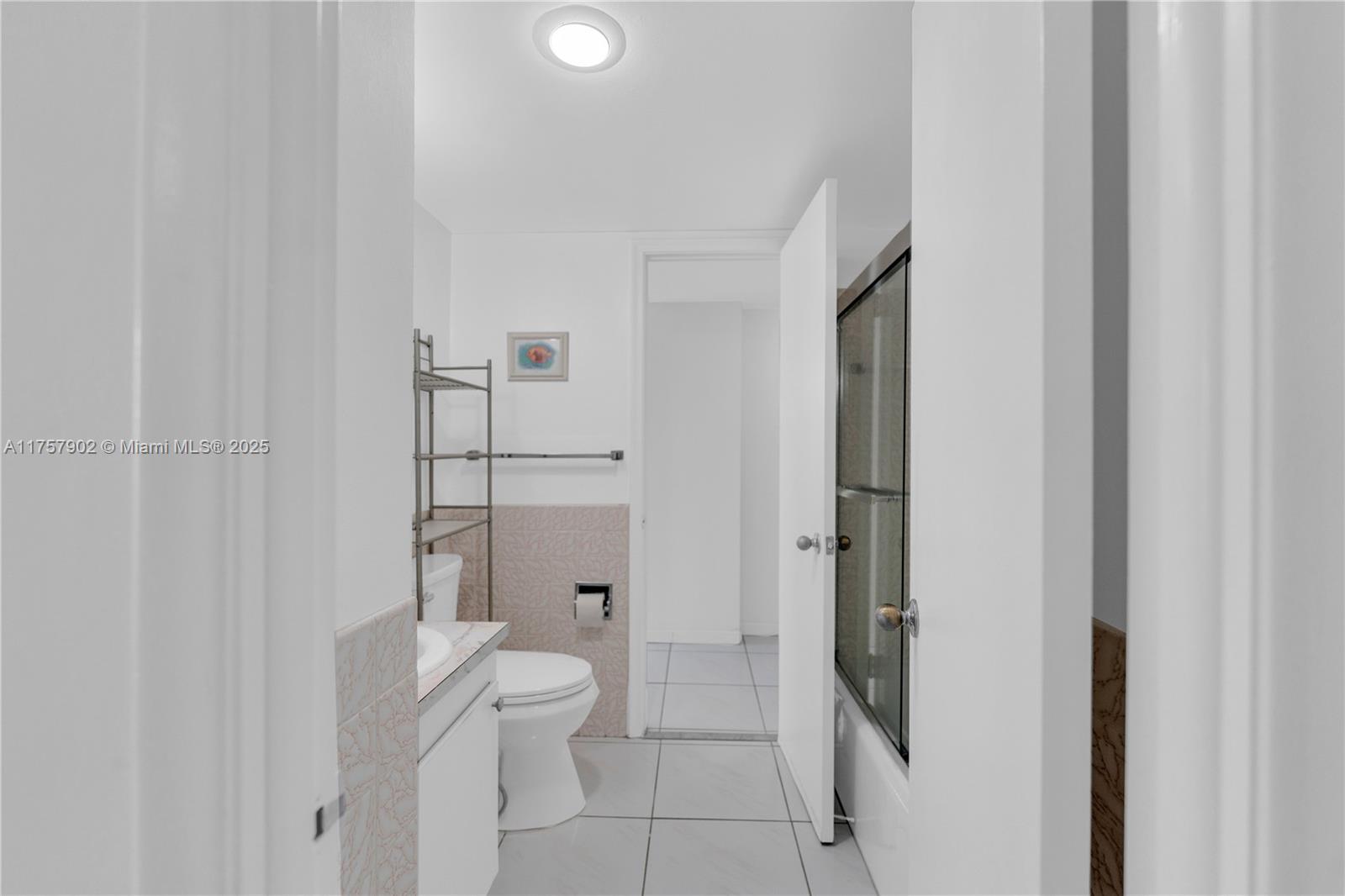 1817 S Ocean Dr 827 Property Photo 16