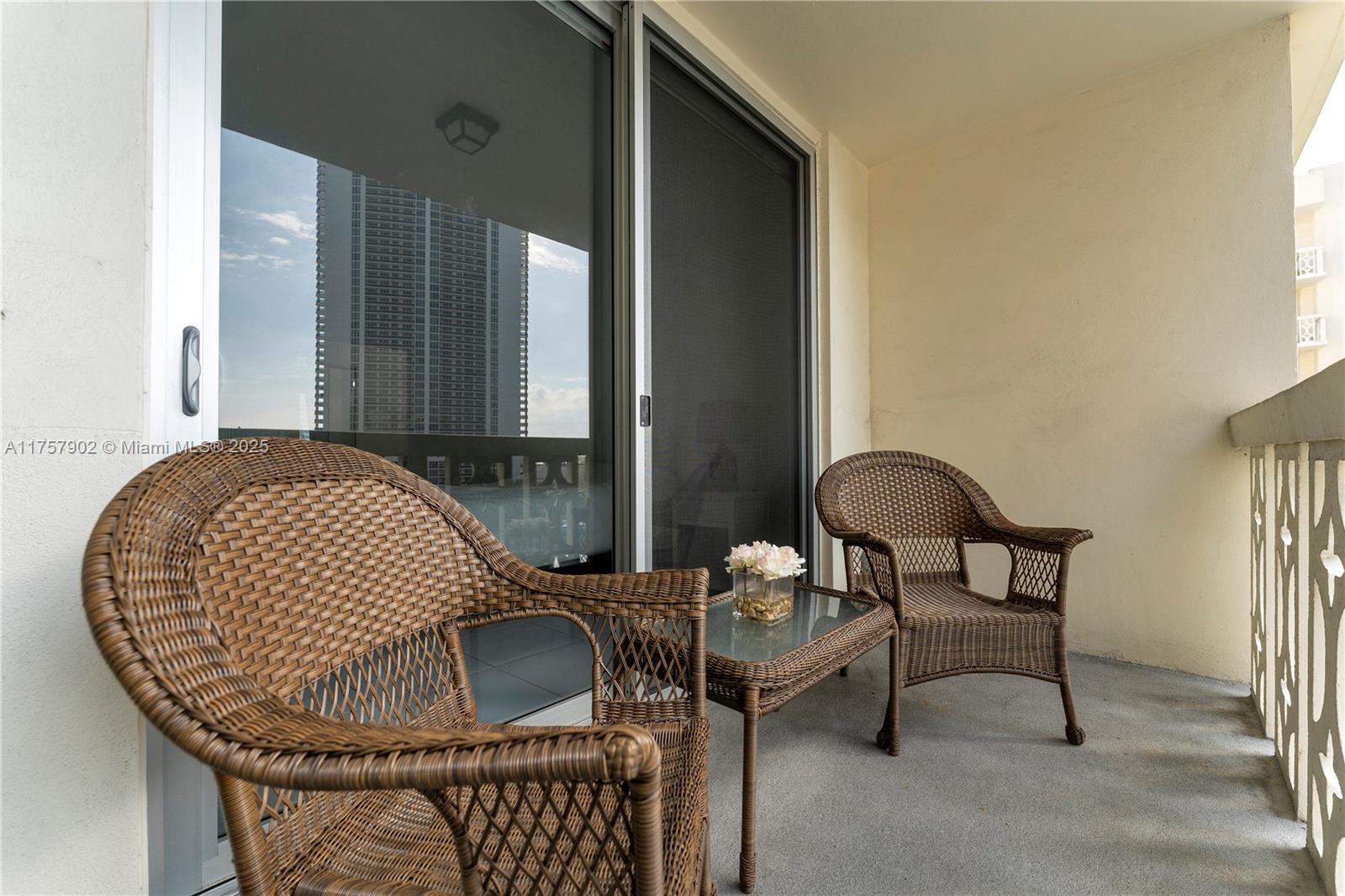 1817 S Ocean Dr 827 Property Photo 19