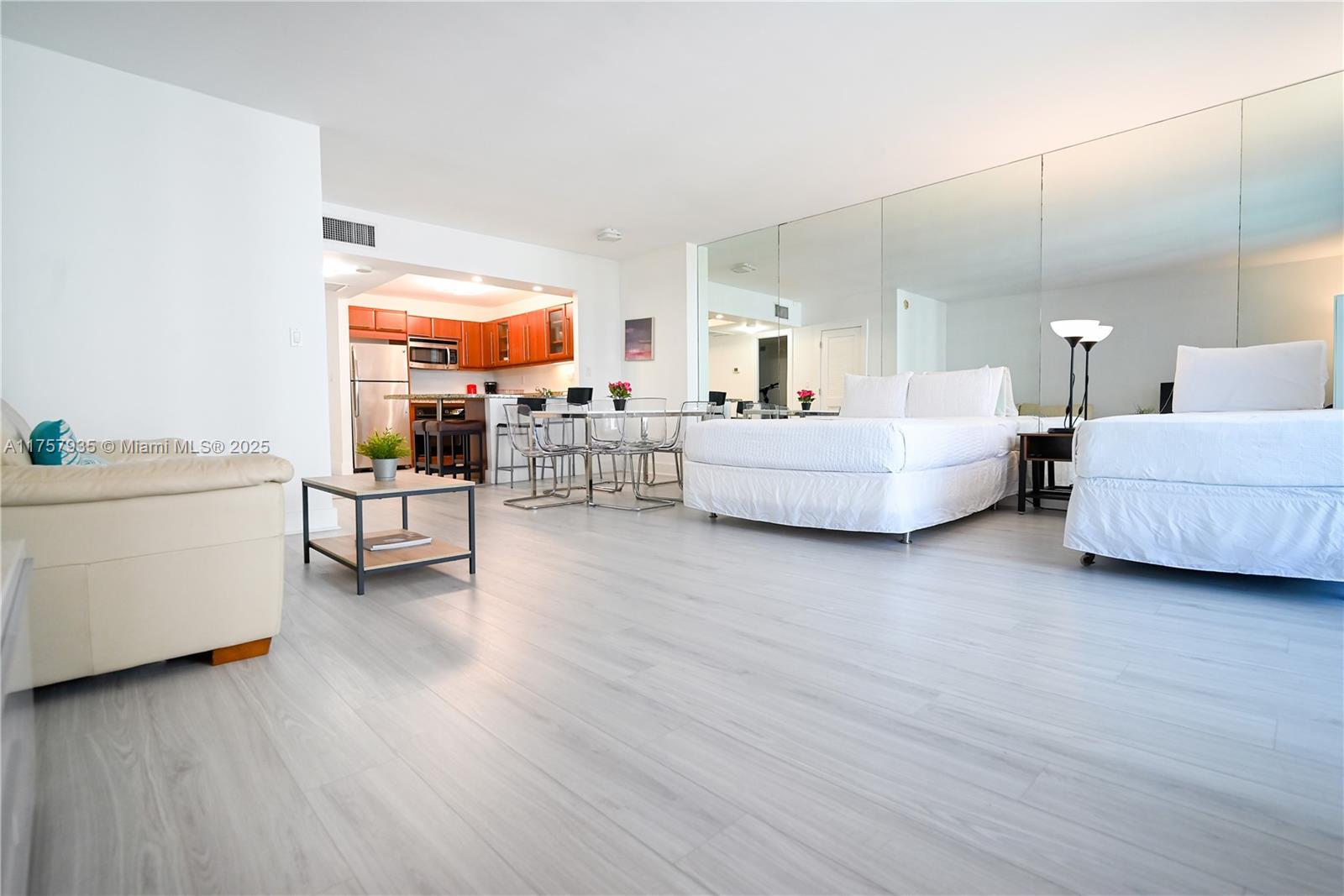 2301 Collins Ave 921 Property Photo 12