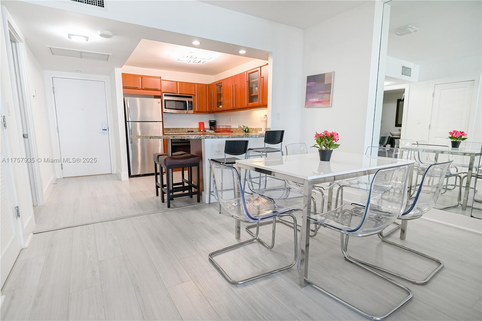 2301 Collins Ave 921 Property Photo 13