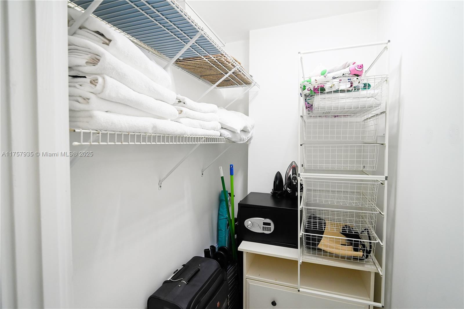 2301 Collins Ave 921 Property Photo 20