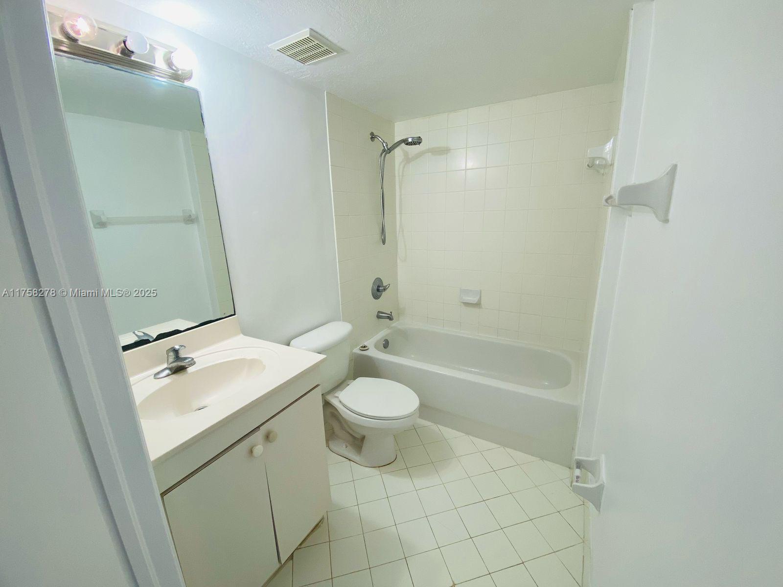 3395 Ne 9th Dr 103 Property Photo 13