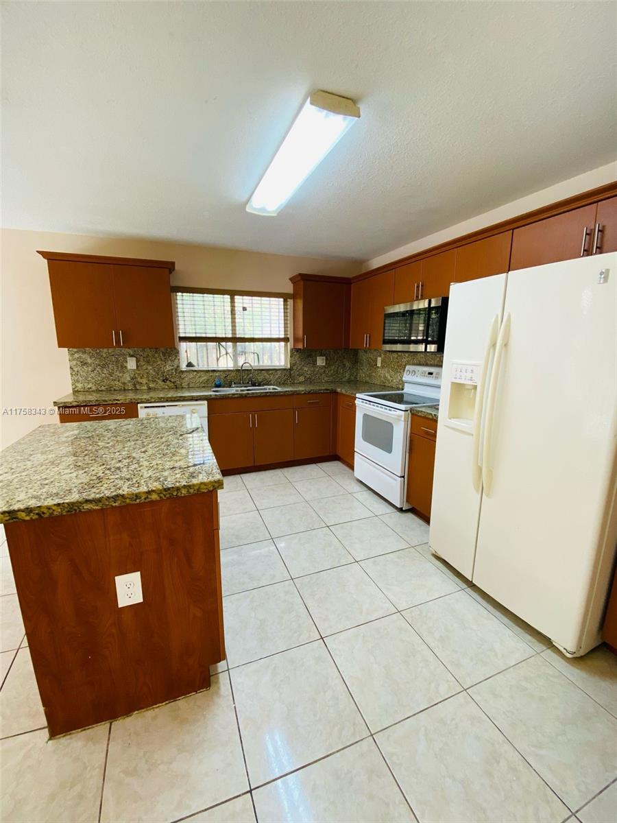25356 Sw 135th Ct Property Photo 4