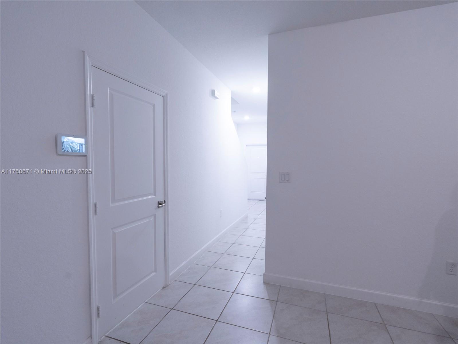 1140 Sw 7th Ct Property Photo 6