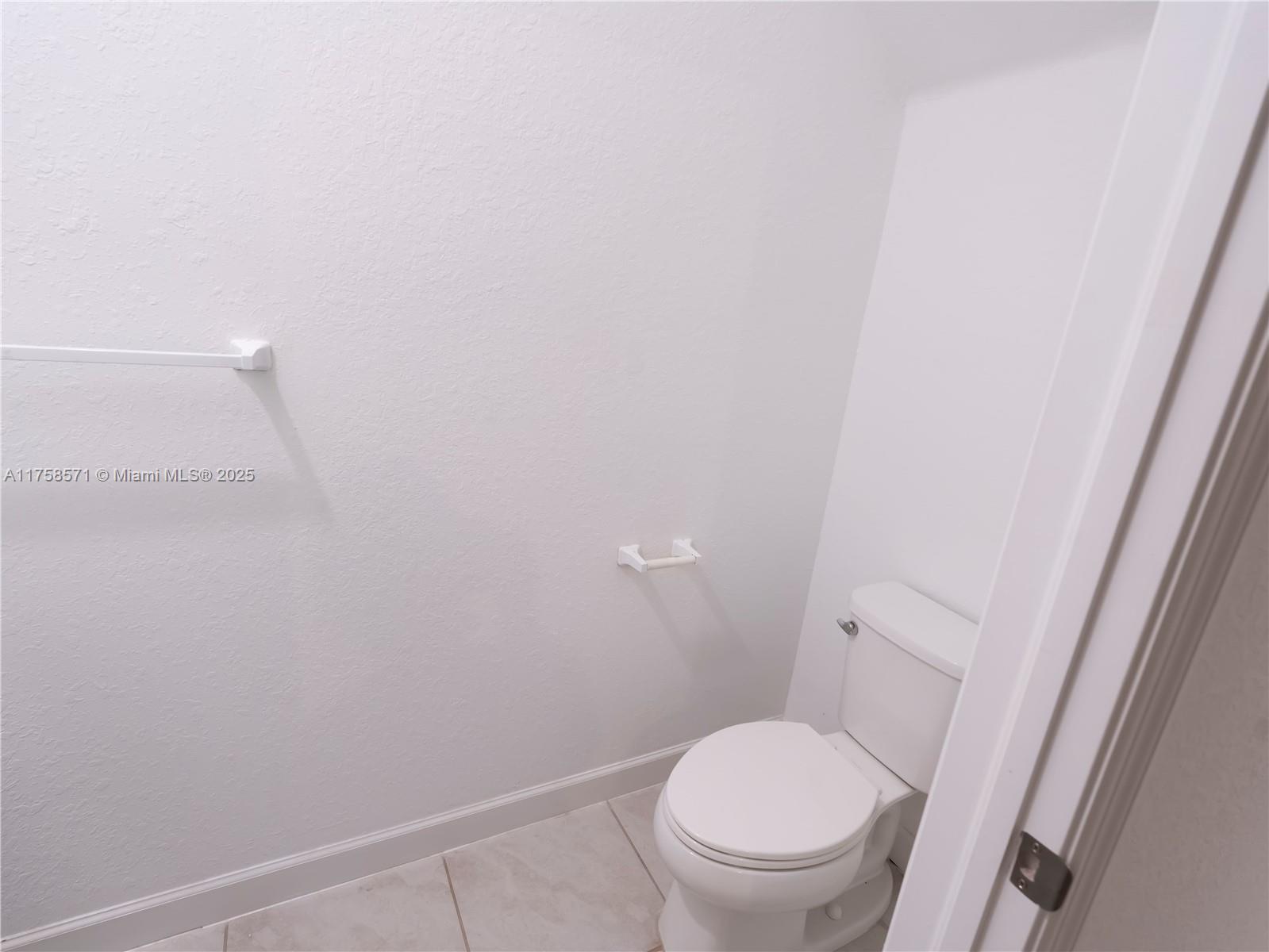1140 Sw 7th Ct Property Photo 8