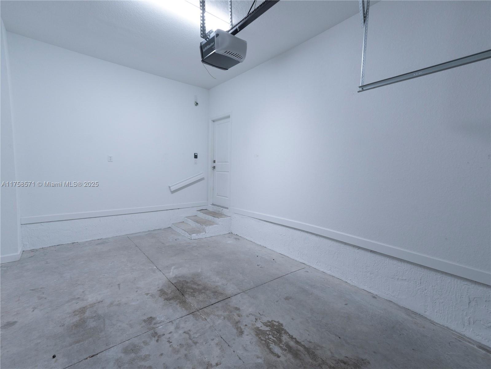 1140 Sw 7th Ct Property Photo 10