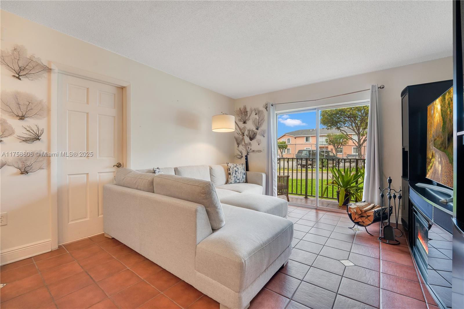 4705 Nw 7th St 101-7 Property Photo 6