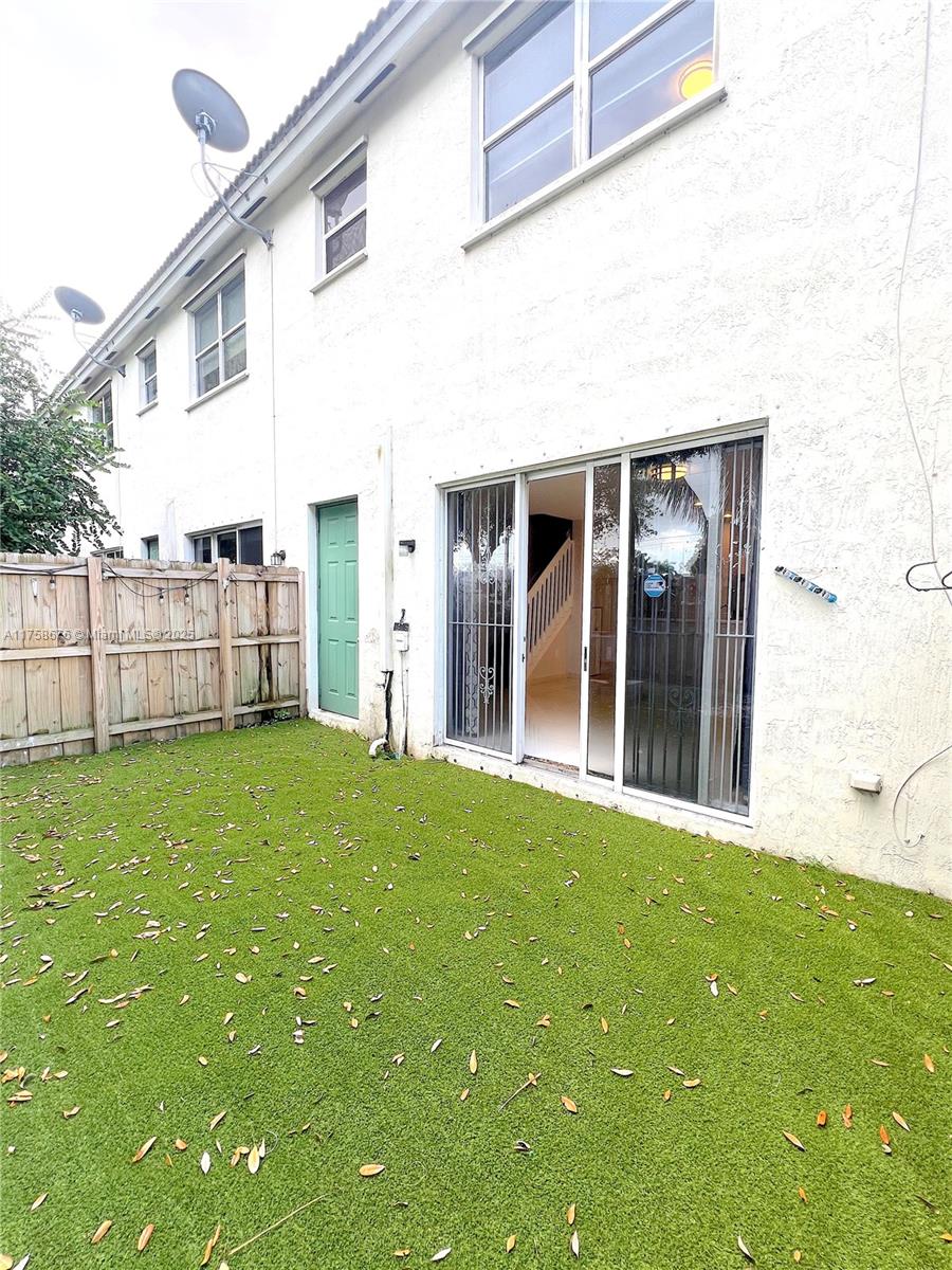 933 Ne 42nd Pl 933 Property Photo 14